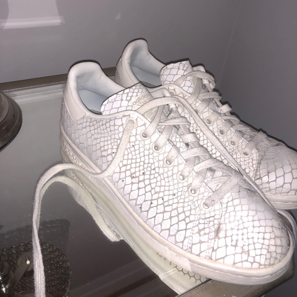 ADIDAS OFF WHITE STAN SMITH REPTILE WOMENS size 8 ADIDAS OFF WHITE STAN SMITH REPTILE WOMENS size 8